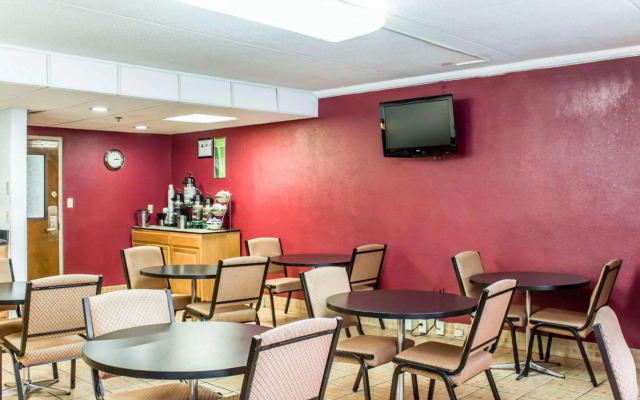 Rodeway Inn & Suites