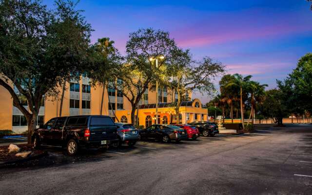 La Quinta Inn & Suites by Wyndham Fort Lauderdale Tamarac