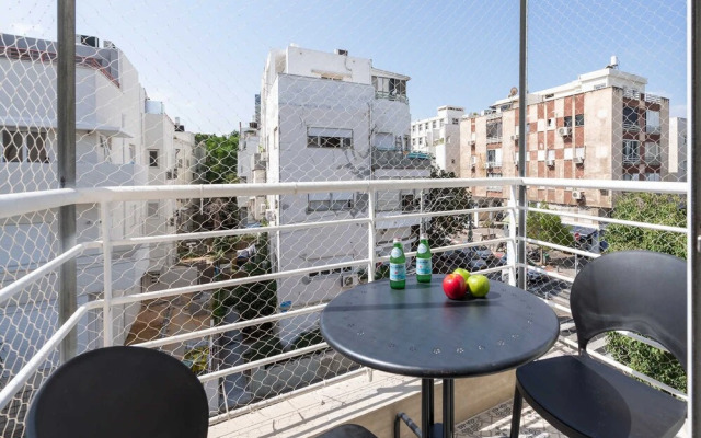 F33 by TLV2RENT