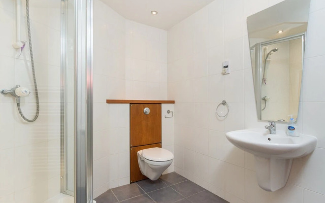 403 Portland Gardens Penthouse Apartment