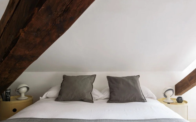 JOIVY Classic Top-Floor Studio By Park