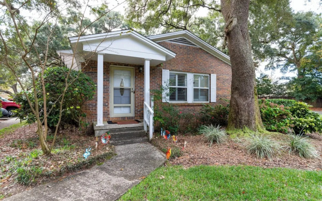 Quiet Condo ~ 10 Mi to Dtwn Pensacola