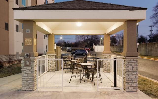 Candlewood Suites Lenexa - Overland Park Area