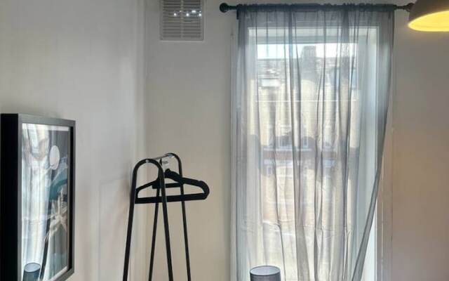 Large Five Bedroom Home with parking