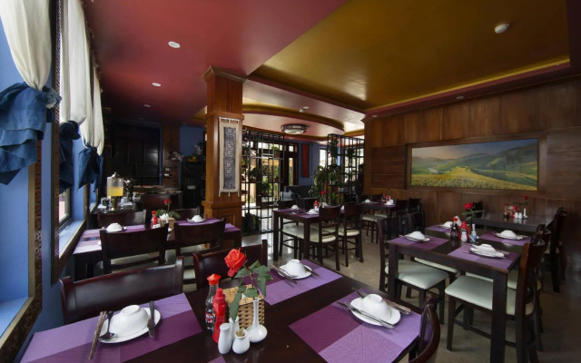 Saparis Hotel