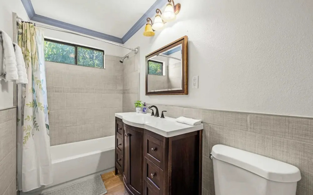 Not Affected by the Fire/spacious Retreat w/ Large Kitchen & Outdoor Patio