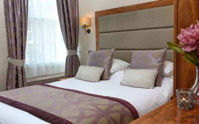The George Hotel