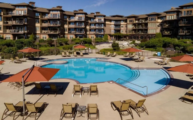 The Cove Lakeside Resort