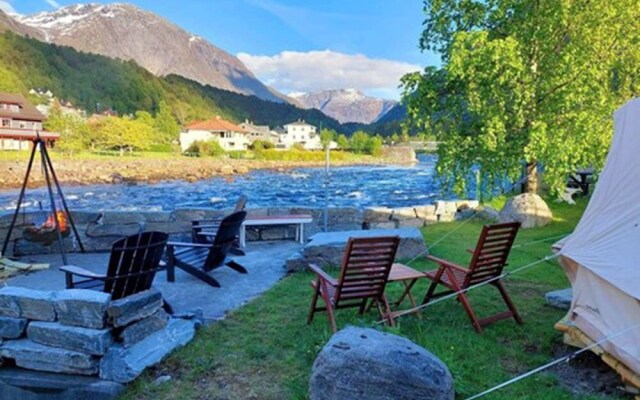 Eidfjord Riverside Apartments & Glamping