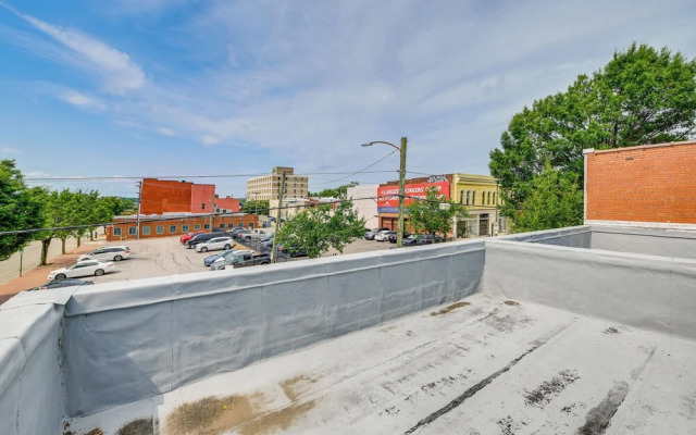 Downtown Richmond Retreat Near Financial District