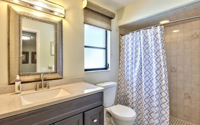 Avanti Vacation Rental, Relaxing 3-BR Retreat with Private Pool Minutes from Vanderbilt Beach and Delnor-Wiggins State Park. Enjoy Southern Exposure, BBQ Area, and Pet-Friendly Comfort
