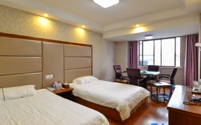 Linhai Zhaoyue Business Hotel