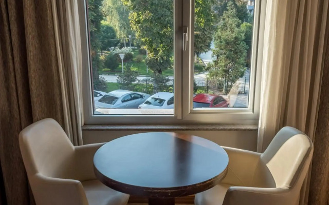 Hotel Almina Park