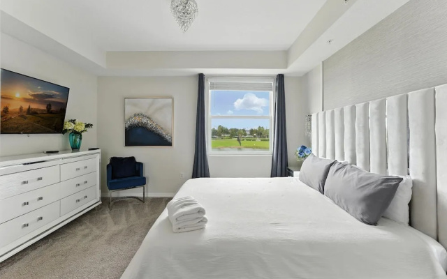 Beautiful Lakeview Retreat Near Disney