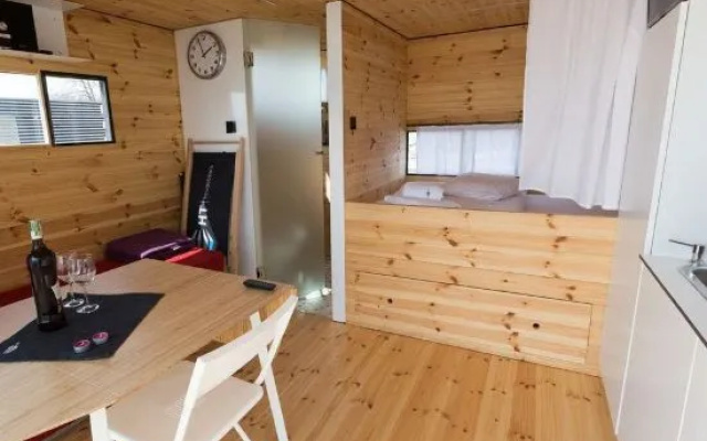 HT Houseboats
