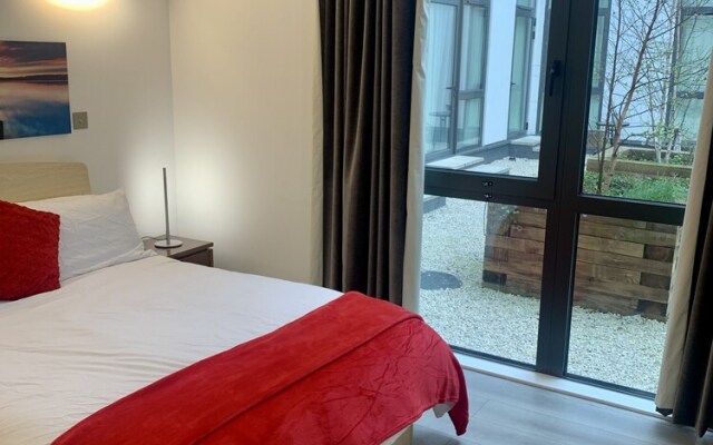 Luxury One Bed Apartment With Parking