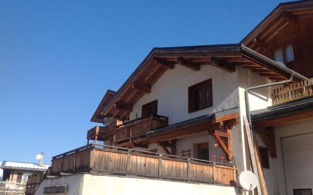 Apartment With 3 Bedrooms in Peisey-nancroix, With Wonderful Mountain View, Enclosed Garden and Wifi - 22 km From the Slopes