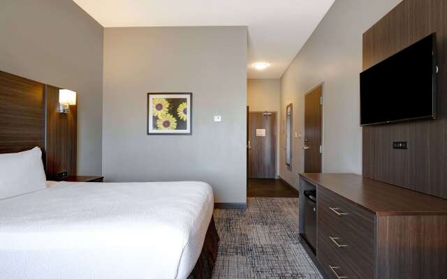 Days Inn & Suites by Wyndham Warman