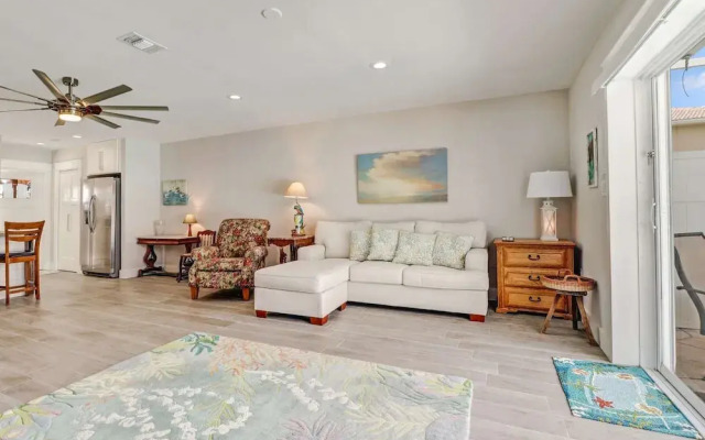 4836/4838 Esplanade St B-pool