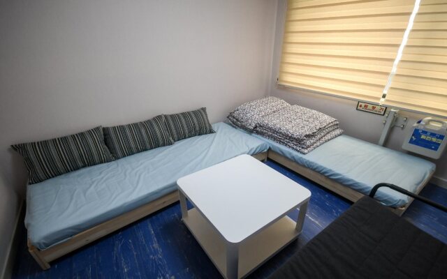 BLUEHUM Guesthouse - Hostel