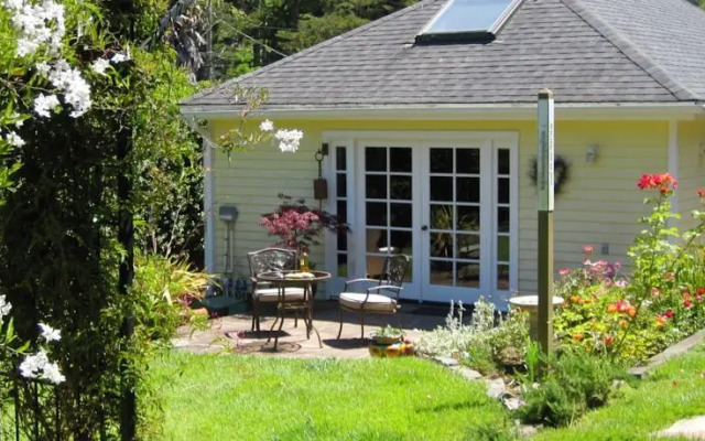 Tam Valley Bed & Breakfast