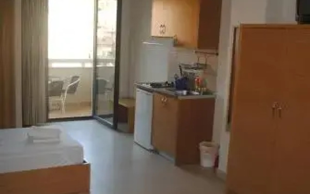 Niriides Studios And Apartments