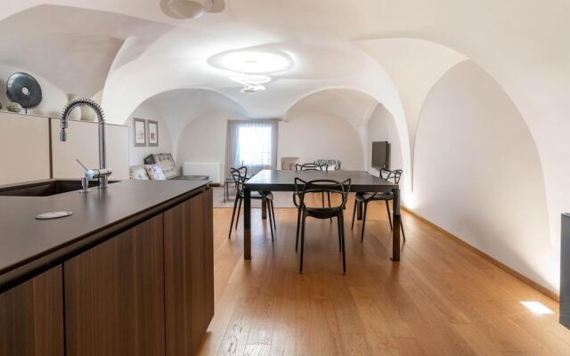 Santo Stefano 13 - Quadrilocale Elegante