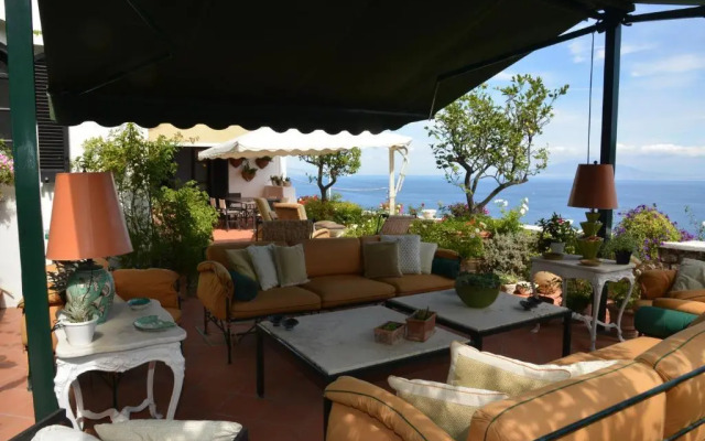 Villa Mondo Suites