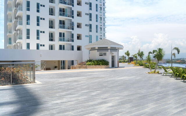 8 Newtown Blvd Apartments