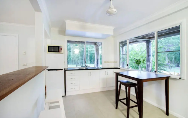 Airlie Beach Eco Cabins - Adults only
