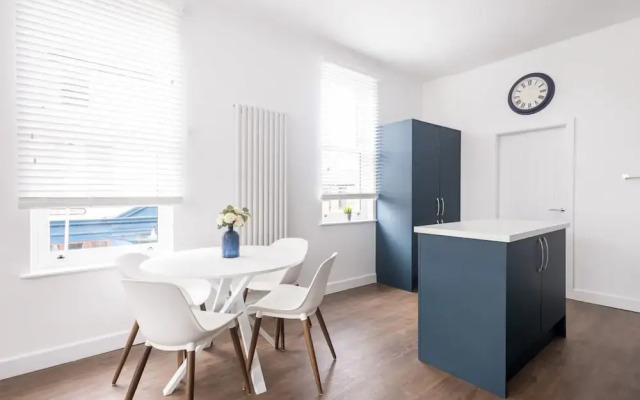 Host Stay Sanderling Chase