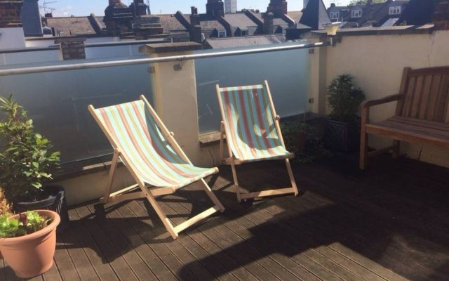 2 Bedroom Maisonette With Roof Terrace Sleeps 4