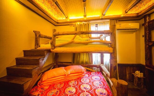Dielianhua Cowherd Inn Zhangjiajie
