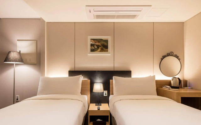 The First Stay Hotel