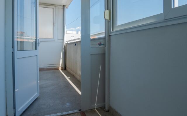 Spacious apt few min Walk to old Town and Beach