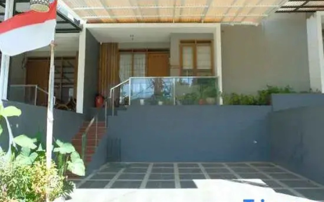 Rumah Villa Ubud Sejuk Bandung Utara