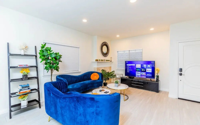Elegant Pasadena Retreat Prime Comfort Awaits