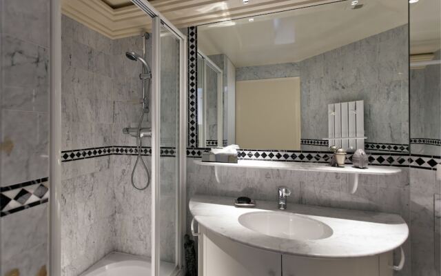 Amazing apartment in luxury residence