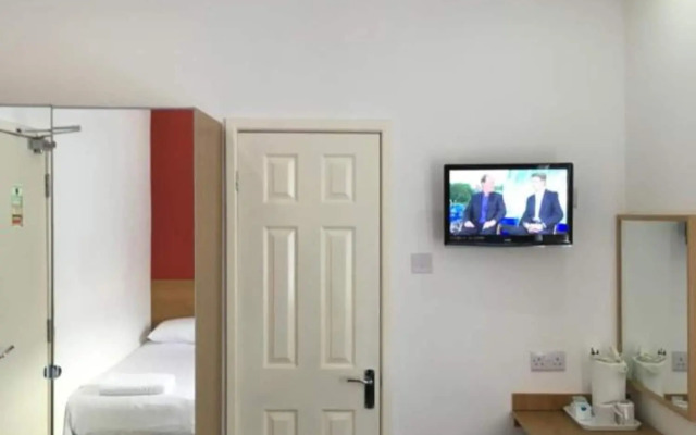 OYO Wave Crest Hotel