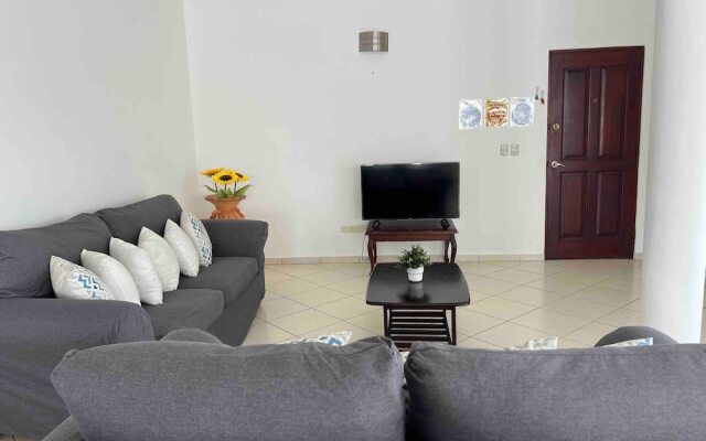Plaza Achim 2br Apt, Heart Of Nightlife Area!