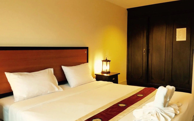 Rayong Lanna Hotel