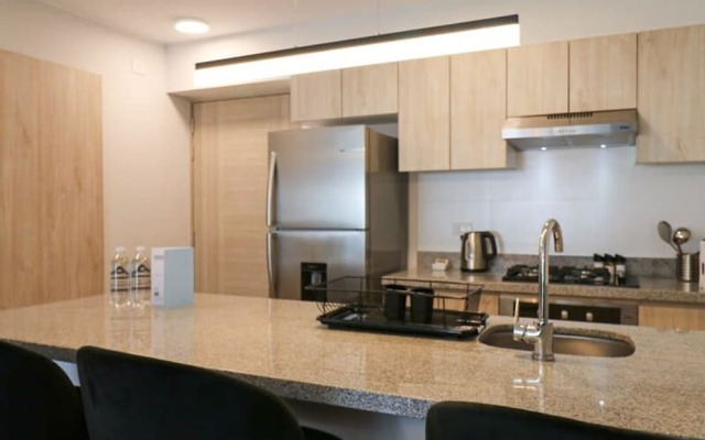 w Perfect 3BR With Balcony in Miraflores