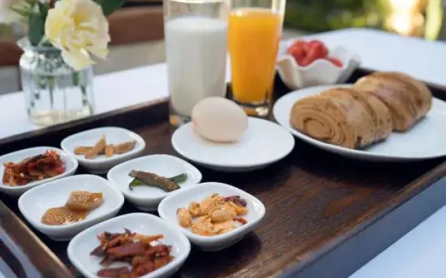 Tengchong Yishan Banshe Hot Spring Landscape Inn