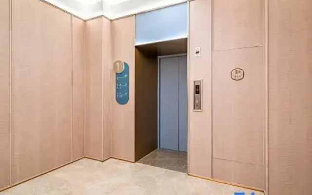 HanTing Hotel (Urumqi South Railway Station Diwang Trade City)