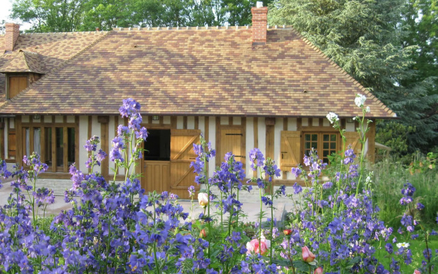 Traditional house with garden in Dampsmesnil, 15km from Giverny.