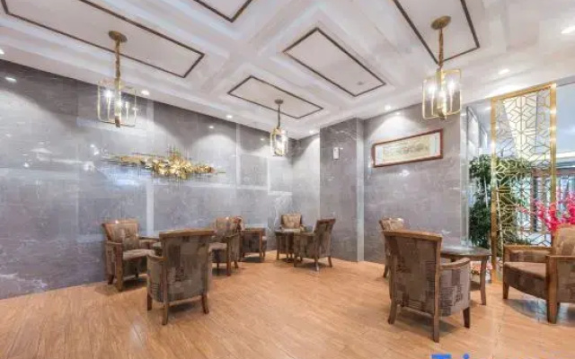 Starway Hotel (Delingha Road Chengdong Wanda Plaza)