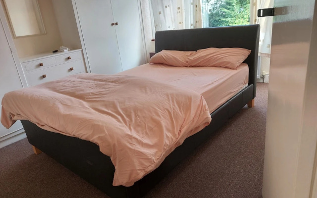 Birmingham Blissful Retreat With 3 Bedrooms