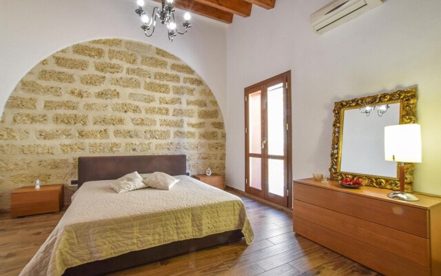 Stunning Home in Aspra With 3 Bedrooms and Wifi
