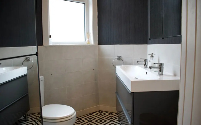 Stylish 1 Bedroom Edinburgh Home