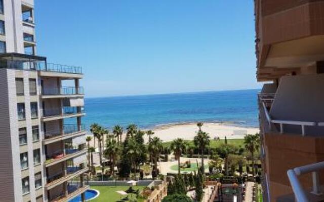 ayf lujoso y moderno en 1  linea de playa